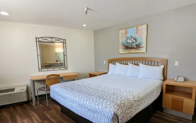 Photo 5 - Royal Inn