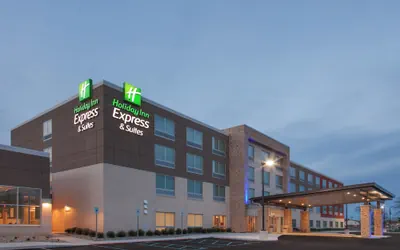 Photo 2 - Holiday Inn Express and Suites Detroit/Sterling Heights by IHG