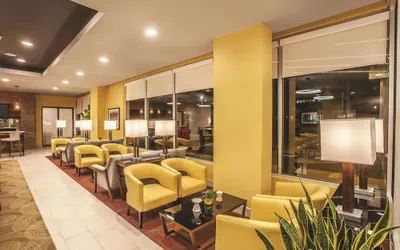 Photo 3 - La Quinta Inn & Suites by Wyndham Morgan Hill-San Jose South