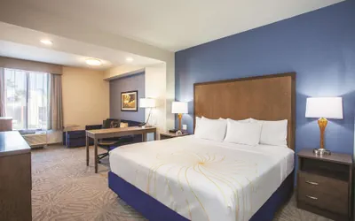 Photo 5 - La Quinta Inn & Suites by Wyndham Morgan Hill-San Jose South
