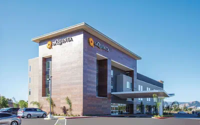 Photo 2 - La Quinta Inn & Suites by Wyndham Morgan Hill-San Jose South
