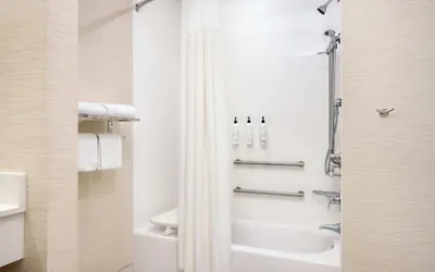 Photo 5 - Fairfield Inn & Suites by Marriott Lincoln Southeast
