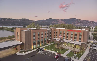 Photo 2 - Hampton Inn & Suites Hood River