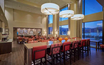 Photo 3 - Hampton Inn & Suites Hood River