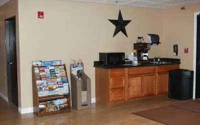 Photo 3 - Travelodge by Wyndham Gillette