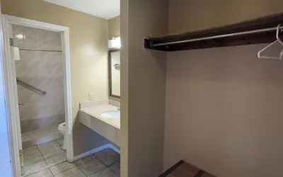Photo 2 - Economy Inn