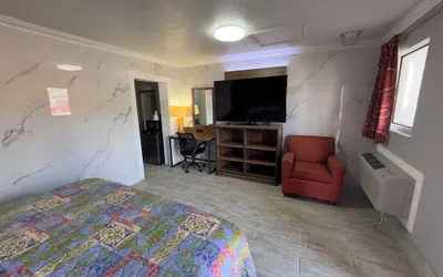 Photo 3 - Economy Inn