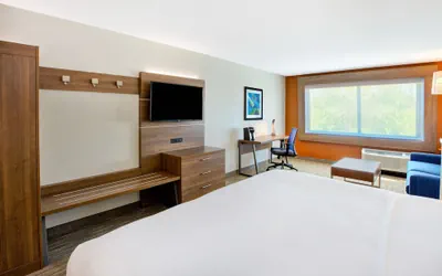 Photo 3 - Holiday Inn Express & Suites New Castle by IHG
