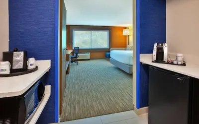 Photo 5 - Holiday Inn Express & Suites New Castle by IHG