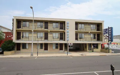 Photo 2 - Dry Dock Motel