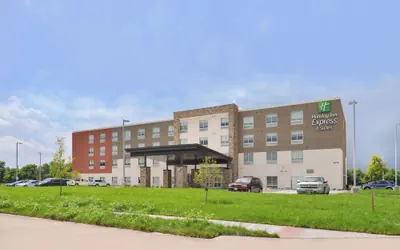 Photo 2 - Holiday Inn Express & Suites Omaha Airport by IHG