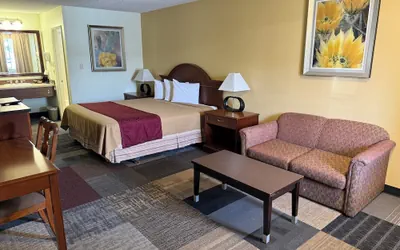Photo 4 - Thunderbird Motel