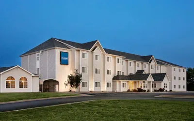 Photo 2 - Travelodge by Wyndham Fort Scott