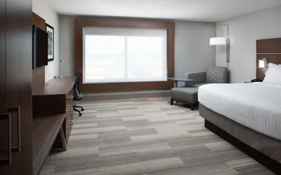 Photo 5 - Holiday Inn Express & Suites Kingdom City by IHG