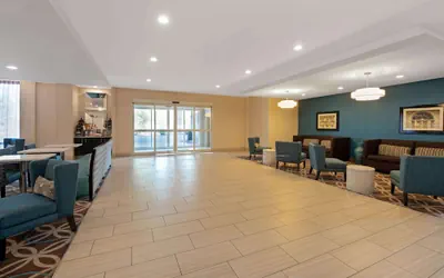 Photo 4 - La Quinta Inn & Suites by Wyndham West Monroe