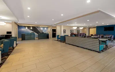 Photo 3 - La Quinta Inn & Suites by Wyndham West Monroe