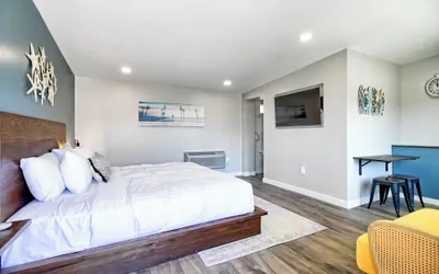 Photo 3 - White Caps Motel