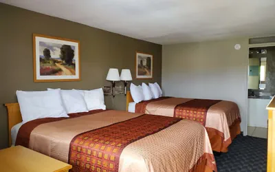 Photo 4 - Budget Inn Express Douglas