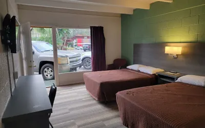 Photo 2 - Budget Inn Winter Haven