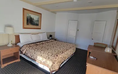 Photo 5 - Townhouse Motel