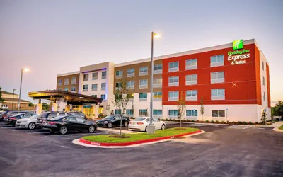 Holiday Inn Express & Suites Russellville by IHG