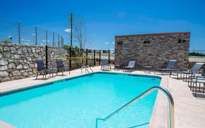 Photo 2 - Fairfield Inn & Suites by Marriott Dallas Waxahachie