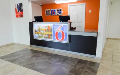 Photo 2 - Motel 6 Erie, PA