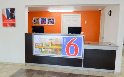 Photo 4 - Motel 6 Erie, PA
