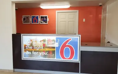 Photo 3 - Motel 6 Erie, PA