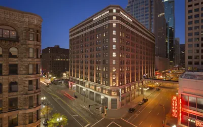 Photo 2 - Embassy Suites by Hilton Minneapolis Downtown