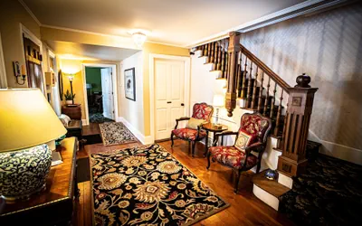 Photo 4 - Twin Oaks Inn