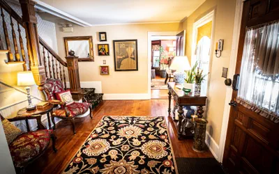 Photo 3 - Twin Oaks Inn