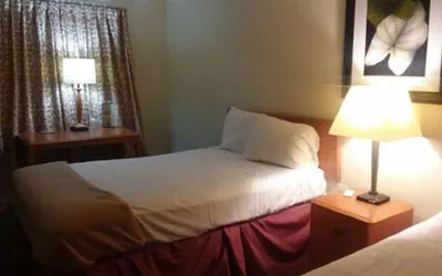 Photo 3 - Sunset Inn