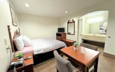 Photo 2 - Budget Inn
