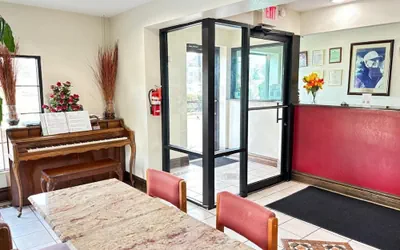 Photo 5 - Budget Inn