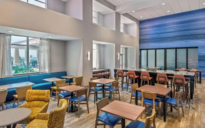 Photo 3 - Hampton Inn & Suites Clearwater Beach