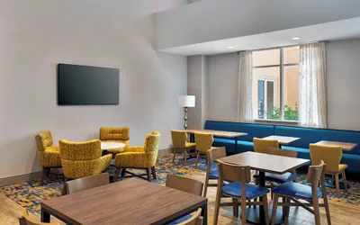 Photo 5 - Hampton Inn & Suites Clearwater Beach