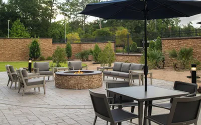 Photo 2 - Courtyard by Marriott Houston City Place
