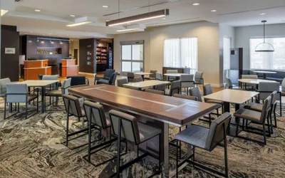 Photo 4 - Courtyard by Marriott Houston City Place