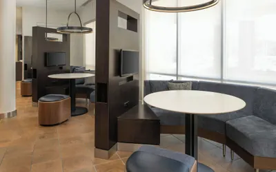 Photo 5 - Courtyard by Marriott Houston City Place