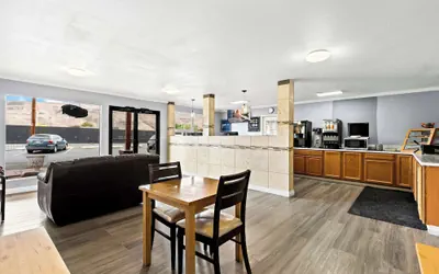 Photo 3 - Red Lion Inn & Suites Yakima