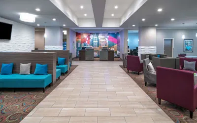 Photo 3 - La Quinta Inn & Suites by Wyndham Forsyth