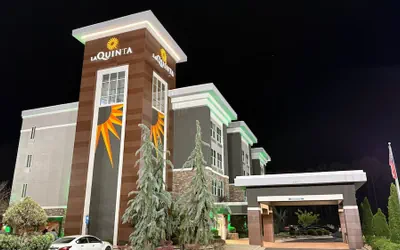 Photo 2 - La Quinta Inn & Suites by Wyndham Forsyth
