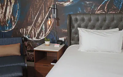 Photo 4 - Hotel Indigo Naperville Riverwalk by IHG