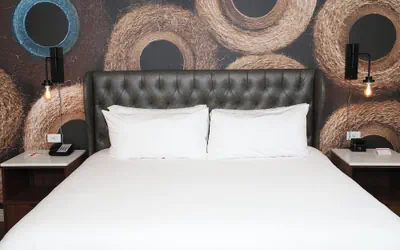 Photo 3 - Hotel Indigo Naperville Riverwalk by IHG