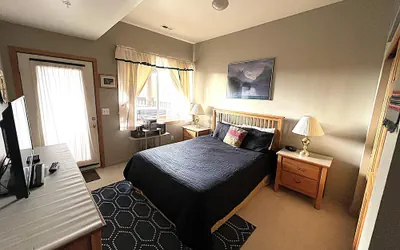 Photo 2 - Forest Park 3 Bed 4 Bath Townhome