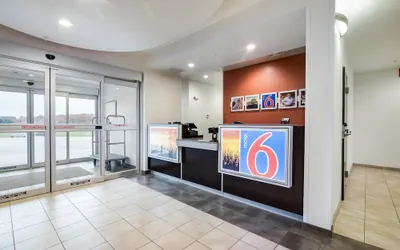 Photo 5 - Motel 6 Poplar Bluff, MO