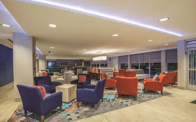 Photo 4 - La Quinta Inn & Suites by Wyndham Kingman