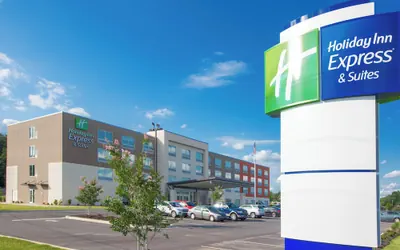 Photo 2 - Holiday Inn Express & Suites Greenwood Mall by IHG