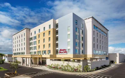 Photo 2 - Hampton Inn & Suites Oahu/Kapolei